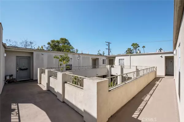 Long Beach, CA 90815,1401 N Greenbrier RD #305