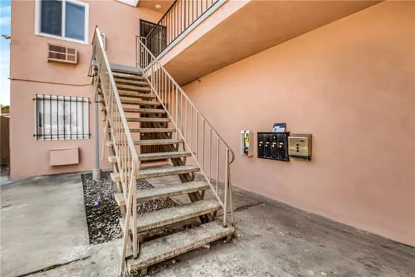 Los Angeles, CA 90016,2672 S Redondo BLVD