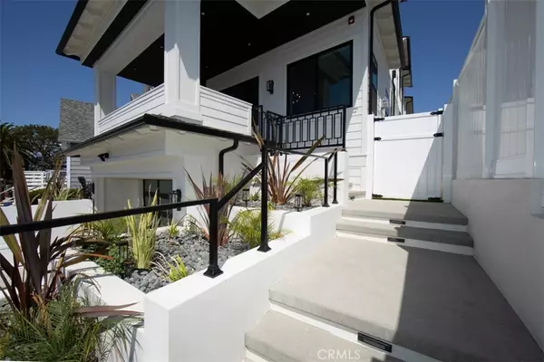 Redondo Beach, CA 90277,810 El Redondo AVE