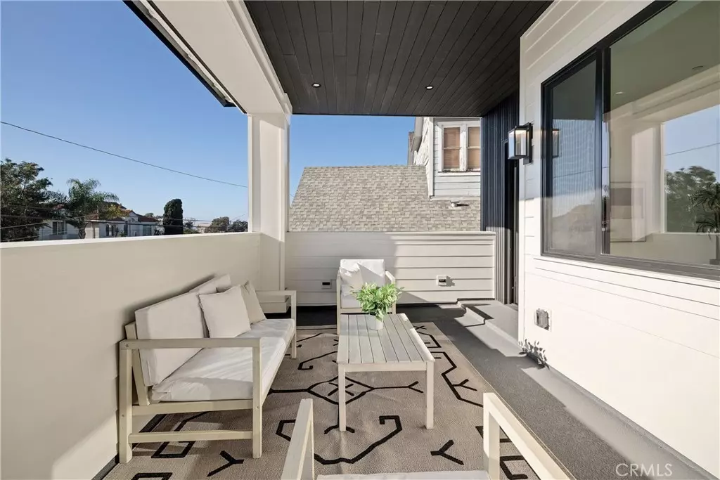 Redondo Beach, CA 90277,810 El Redondo AVE