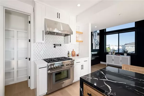 Redondo Beach, CA 90277,810 El Redondo AVE