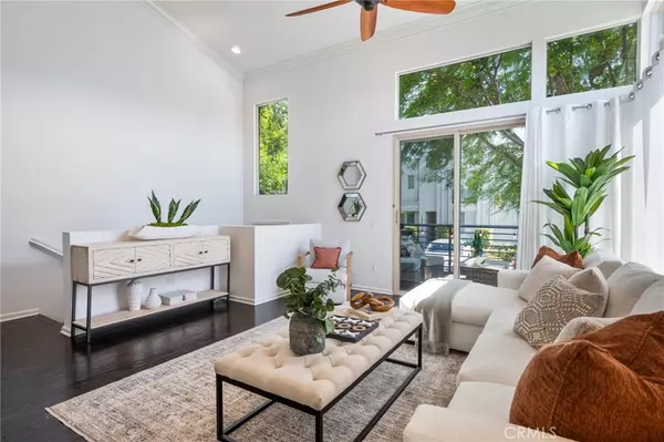 Hawthorne, CA 90250,5547 Strand #101
