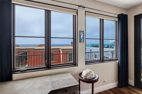 Redondo Beach, CA 90277,1724 Esplanade #C