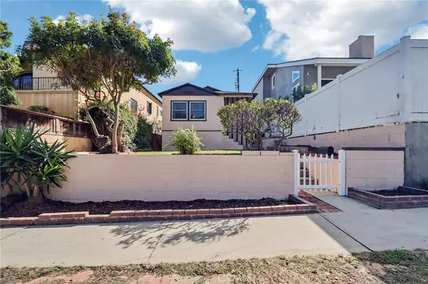 Manhattan Beach, CA 90266,532 Rosecrans Avenue