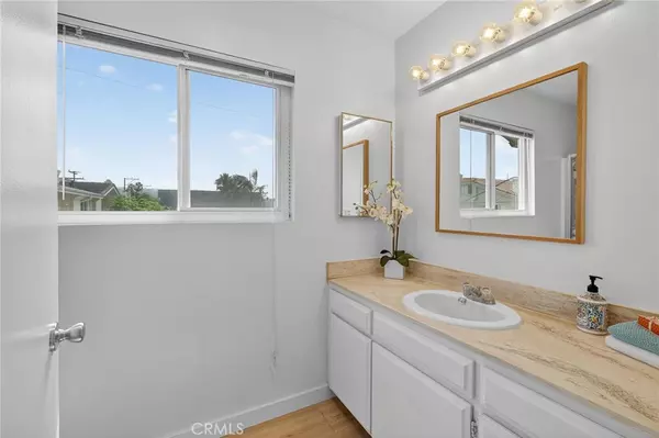 Redondo Beach, CA 90277,520 Avenue B #7