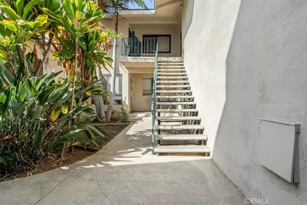 San Pedro, CA 90732,226 N Western