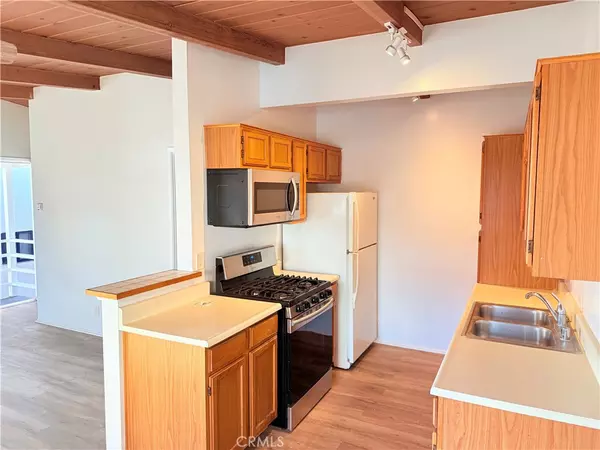 Manhattan Beach, CA 90266,121 24th PL