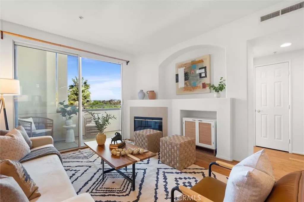 Playa Vista, CA 90094,12963 Runway #416