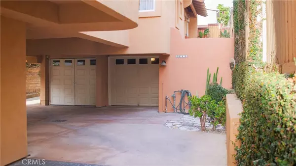 Redondo Beach, CA 90277,214 N Irena #B