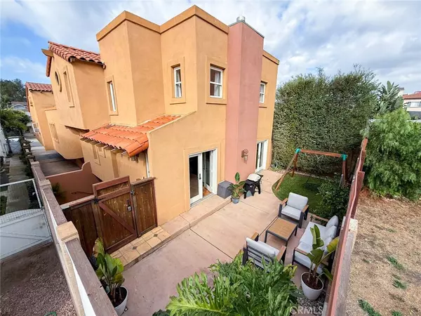 Redondo Beach, CA 90277,214 N Irena #B