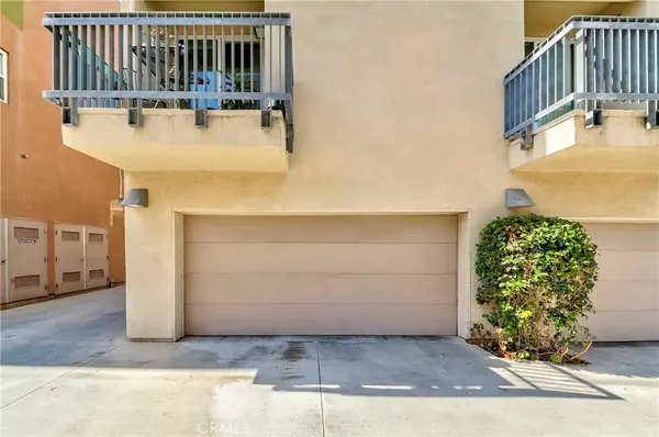 Long Beach, CA 90806,319 E Dayman ST #2