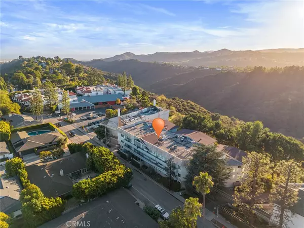 Los Angeles, CA 90077,2345 Roscomare #302