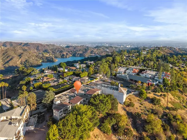 Los Angeles, CA 90077,2345 Roscomare #302