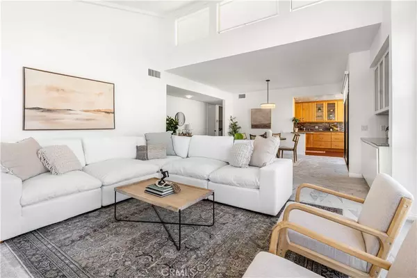 Los Angeles, CA 90049,11805 Mayfield #306