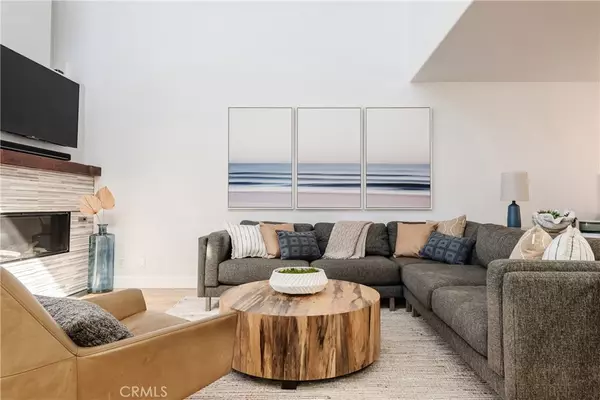 Manhattan Beach, CA 90266,716 Manhattan Beach Blvd