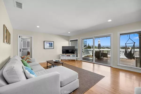 Redondo Beach, CA 90278,2407 Ripley AVE