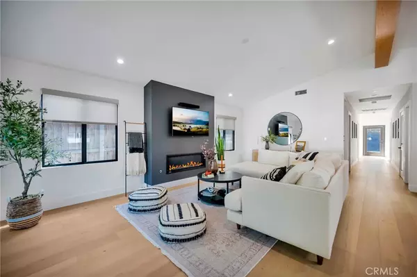 Manhattan Beach, CA 90266,966 Rosecrans AVE