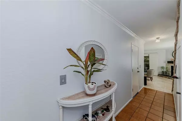 Hawthorne, CA 90250,14002 Cerise