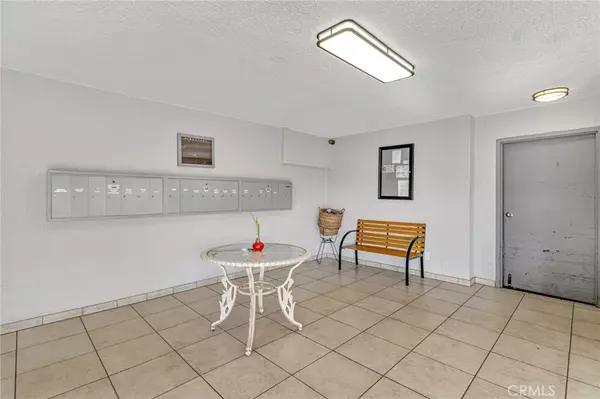 Burbank, CA 91501,601 E Orange Grove #106