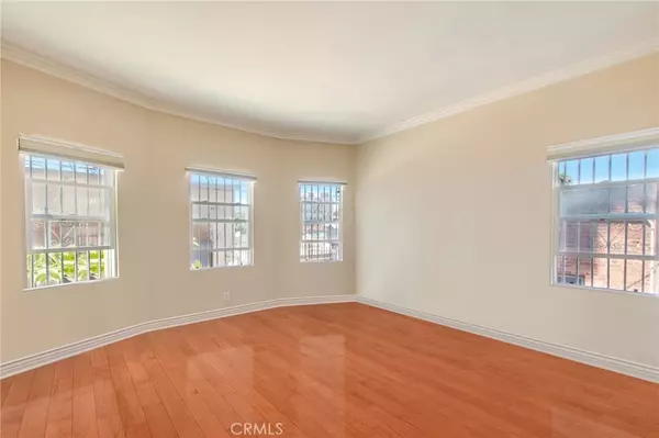 Los Angeles, CA 90004,251 N Kenmore AVE #2