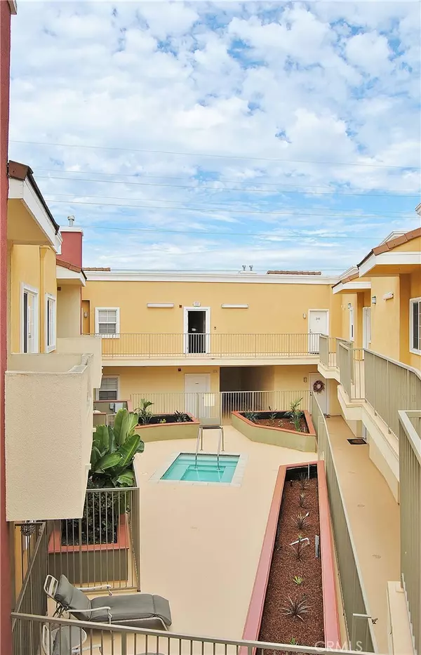 Long Beach, CA 90807,1215 E San Antonio DR