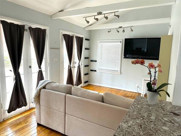 Hermosa Beach, CA 90254,435 8th ST