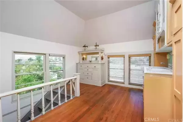 San Pedro, CA 90731,384 W 15th ST