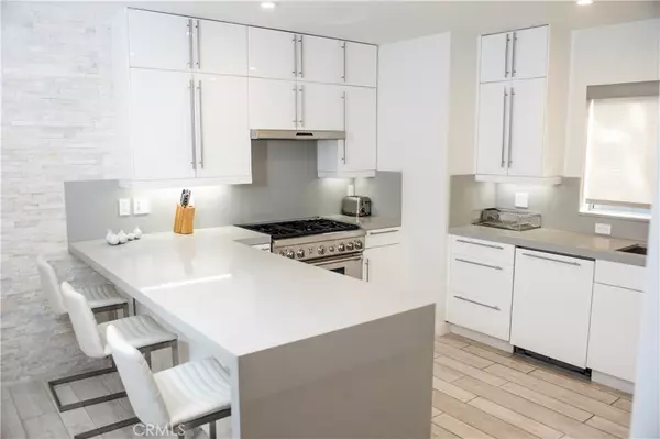 Santa Monica, CA 90403,947 4th ST #D