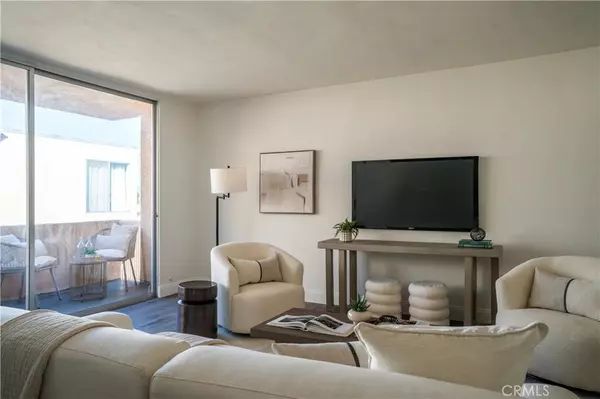 Encino, CA 91316,5429 Newcastle #301