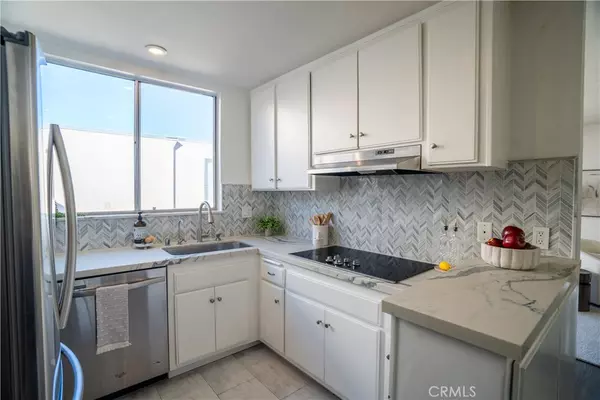 Encino, CA 91316,5429 Newcastle #301