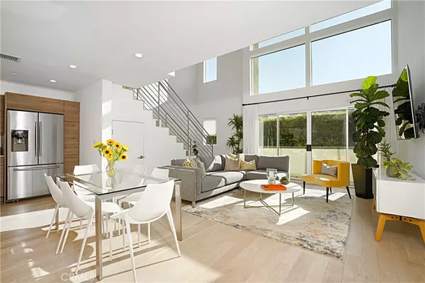 5409 W Wilshire Vista LN, Los Angeles, CA 90019