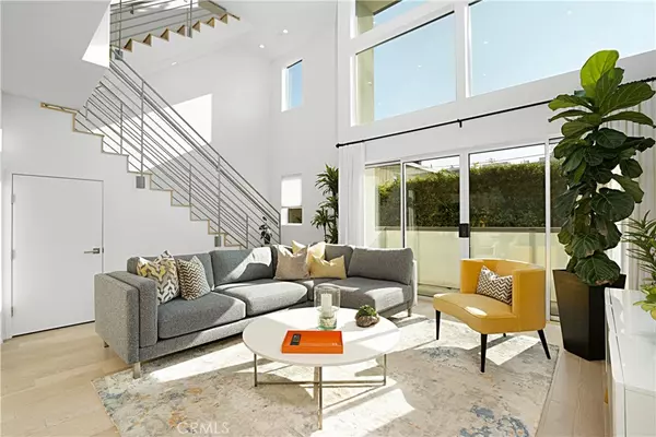 Los Angeles, CA 90019,5409 W Wilshire Vista LN