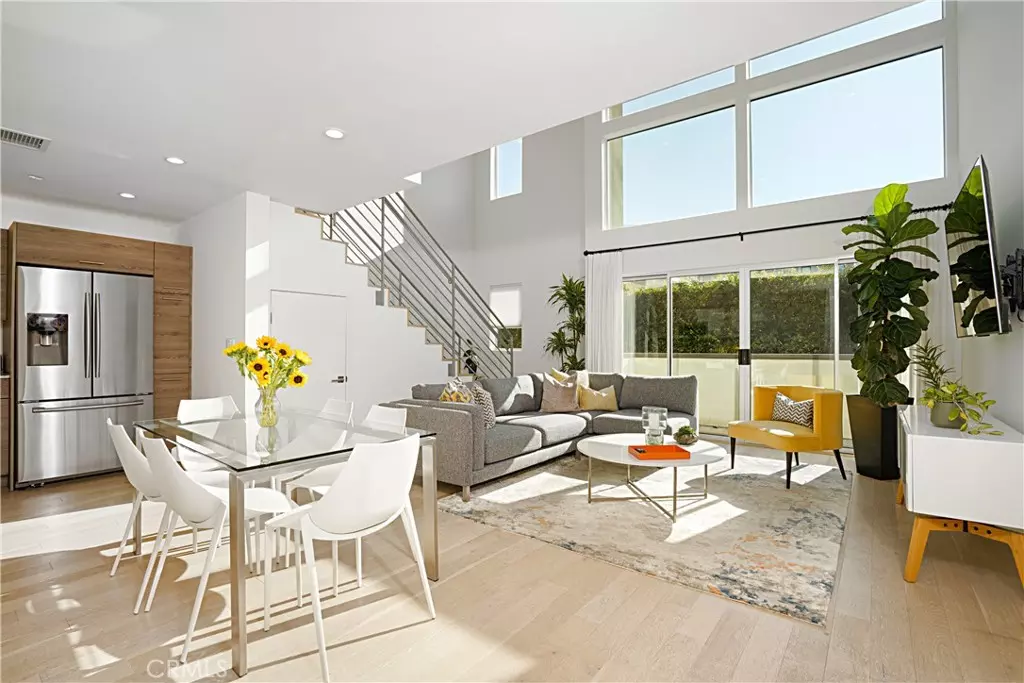 Los Angeles, CA 90019,5409 W Wilshire Vista LN