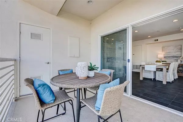 Hawthorne, CA 90250,13029 Central AVE #401