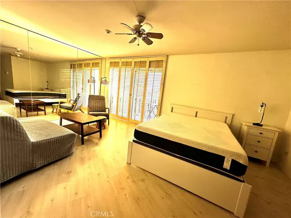 Redondo Beach, CA 90277,640 The Village #101