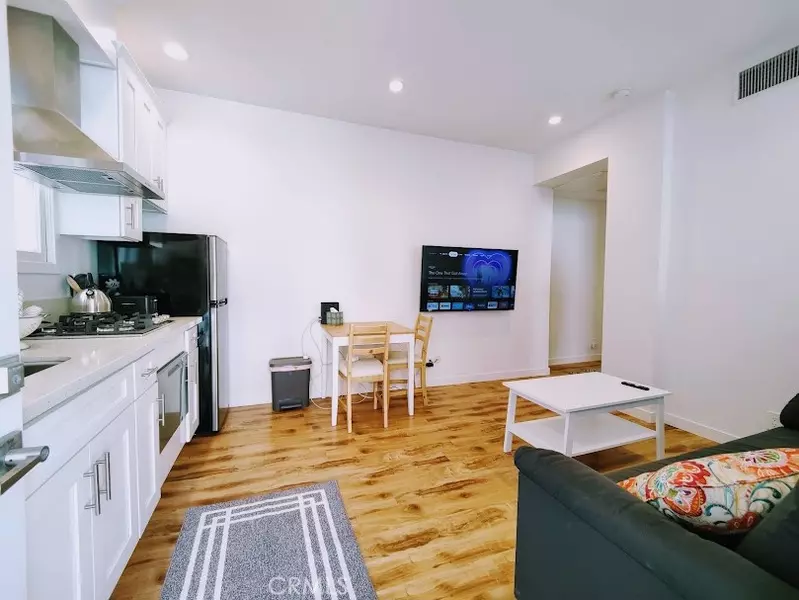 748 1/4 S Ridgeley DR, Los Angeles, CA 90036