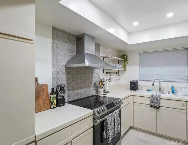 Los Angeles, CA 90066,5000 S Centinela #101