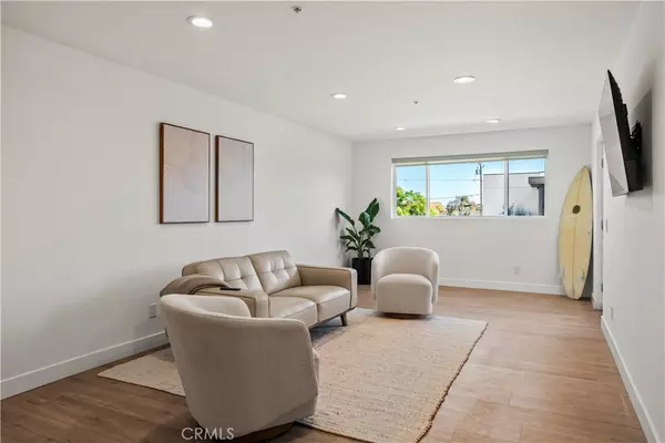 Lomita, CA 90717,24836 Narbonne