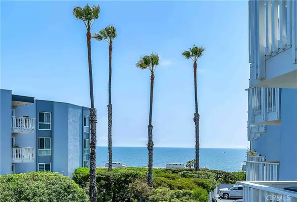 Redondo Beach, CA 90277,640 The Village #201