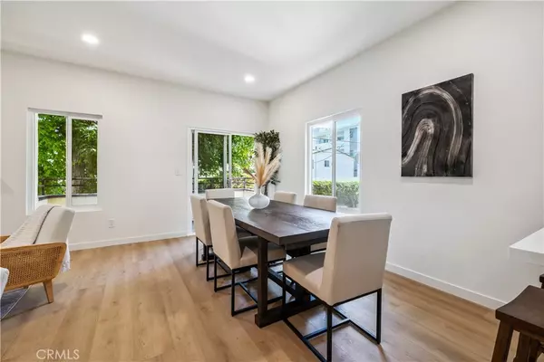 Los Angeles, CA 90066,11722 Avon