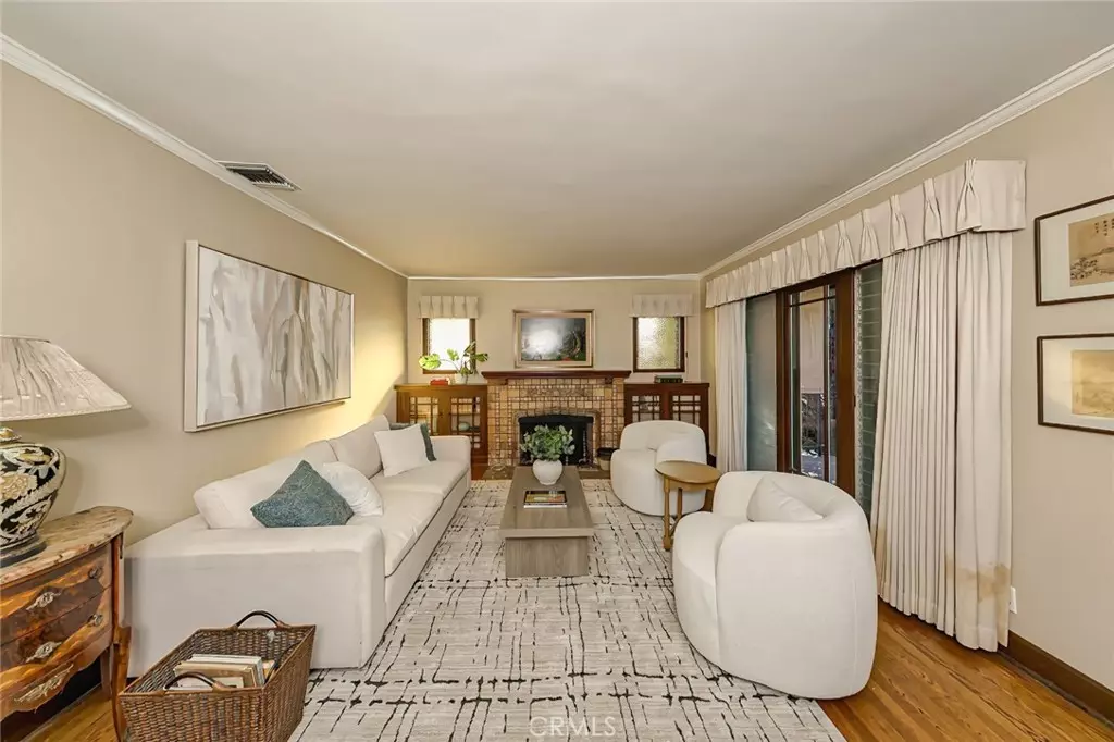 Burbank, CA 91501,1042 E Tujunga