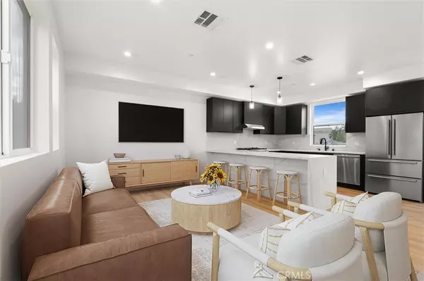 11410 W Calvert ST, North Hollywood, CA 91606