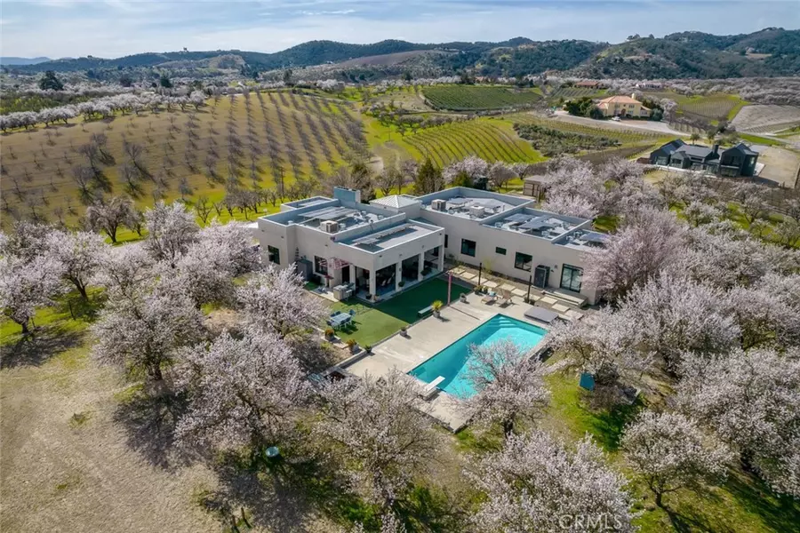 675 W Hollow DR, Paso Robles, CA 93446