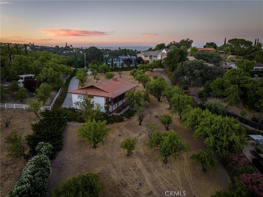 116 Hilltop DR, Paso Robles, CA 93446