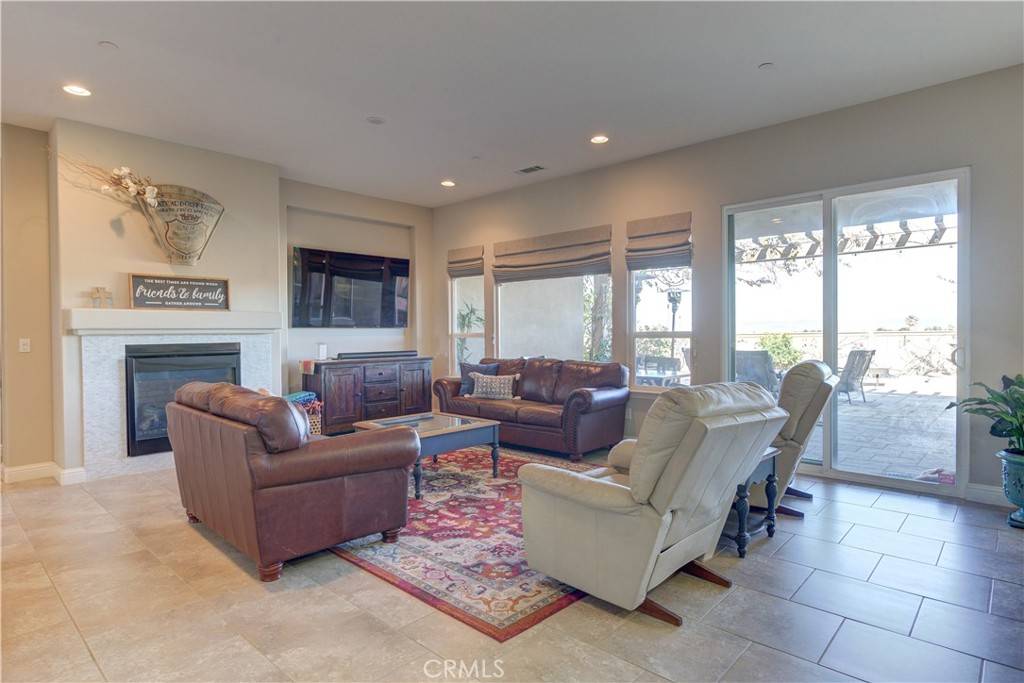 Santa Maria, CA 93455,957 Calle De La Rosa
