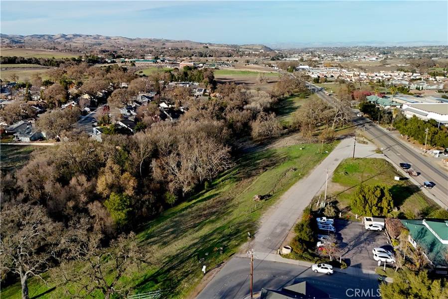 42 Old County RD, Templeton, CA 93465