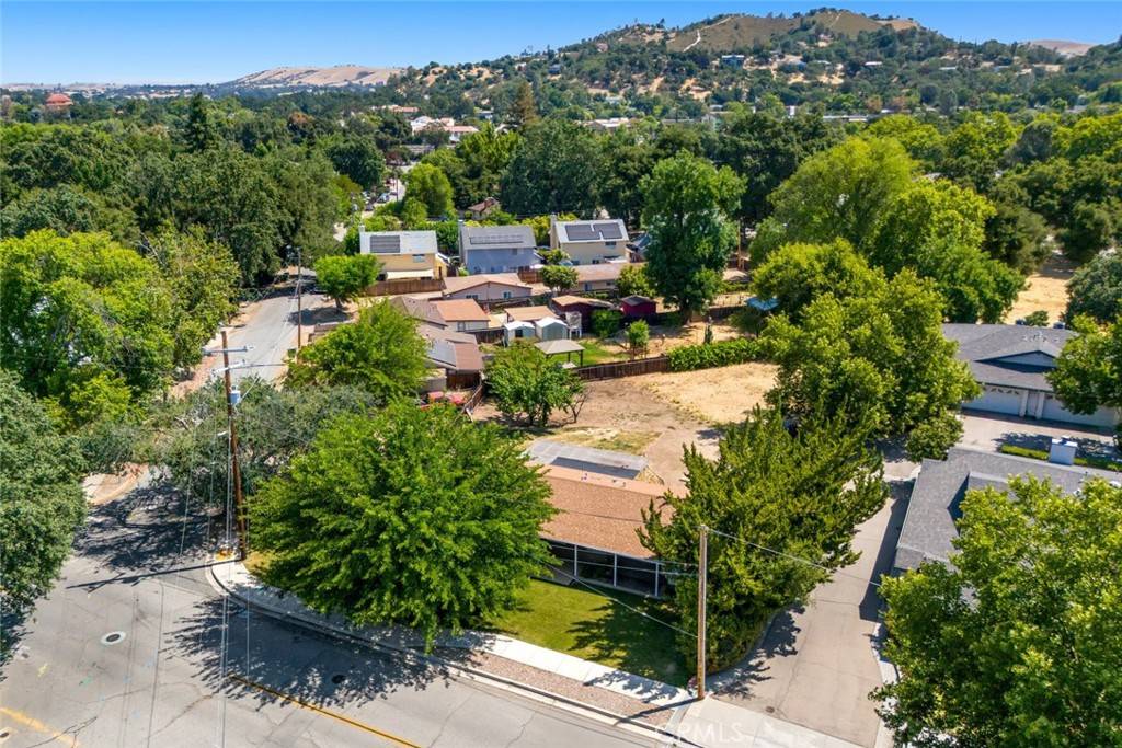 6855 Atascadero Avenue, Atascadero, CA 93422