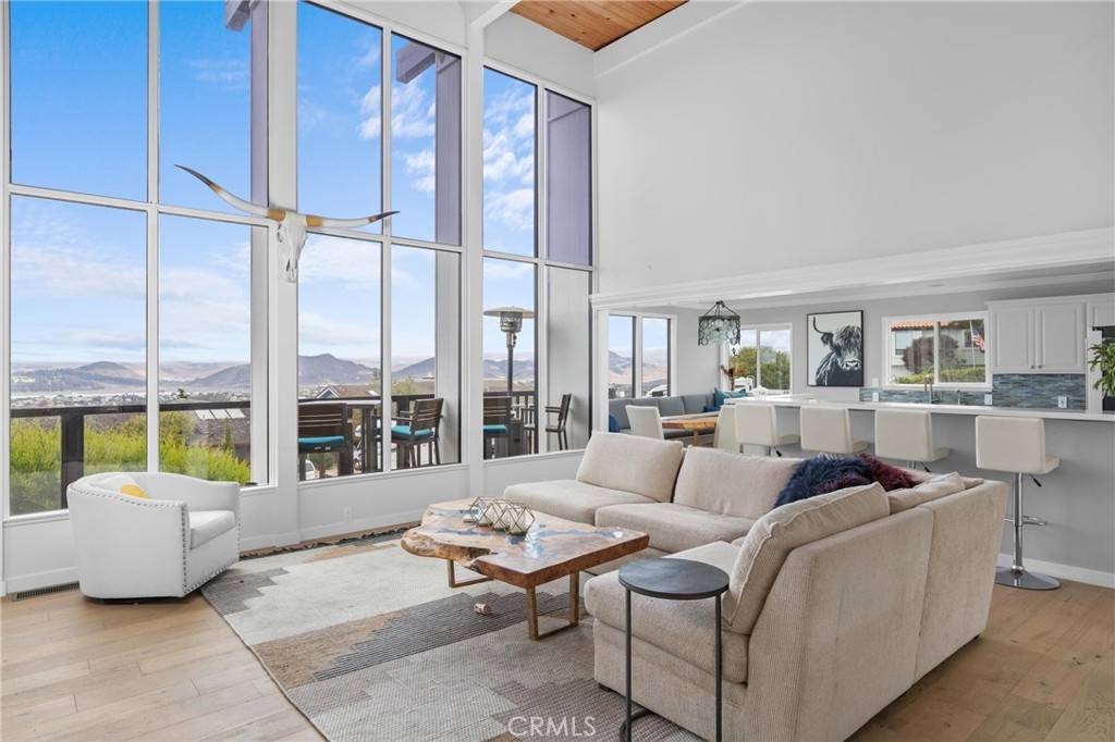 Los Osos, CA 93402,329 Travis DR