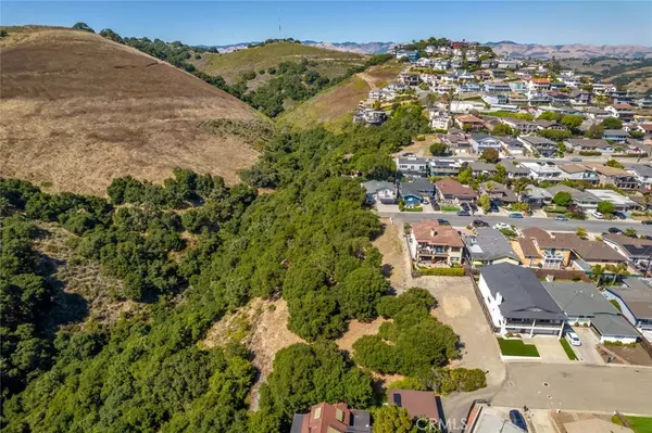 Pismo Beach, CA 93449,991 Visalia ST