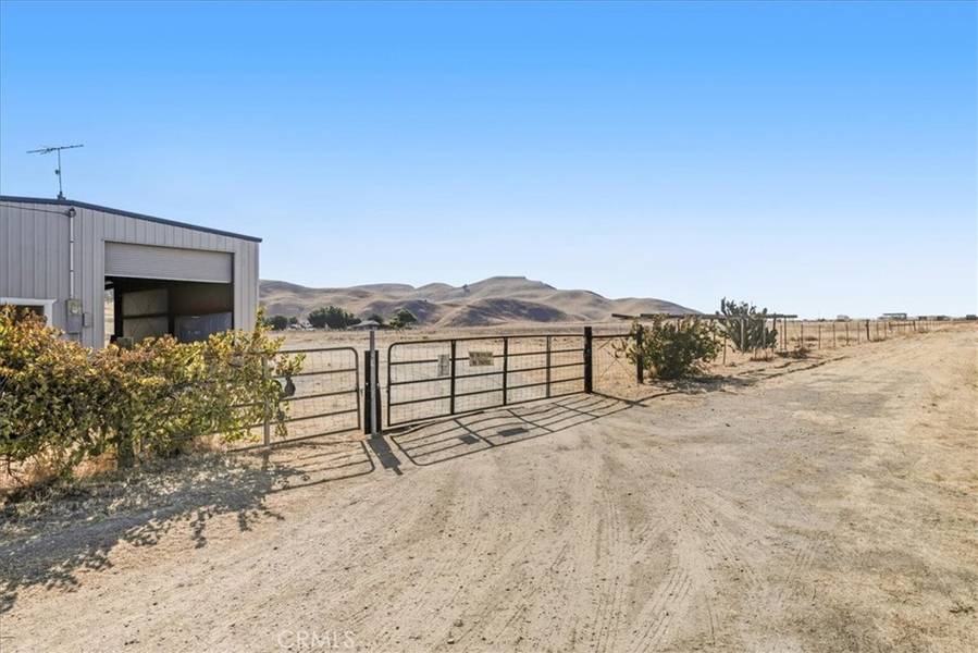 485 S 8 th ST, Shandon, CA 93461
